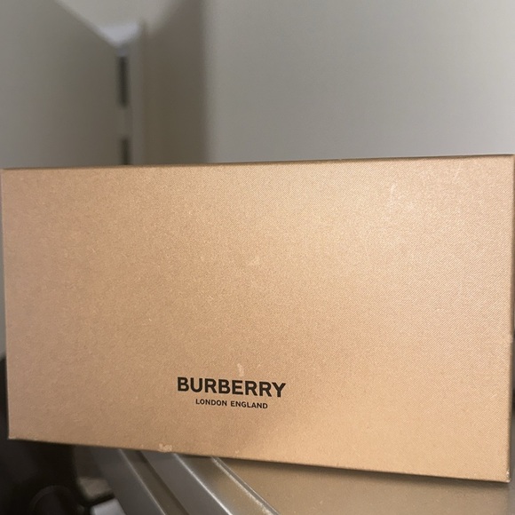Burberry sunglasses - Picture 2 of 2